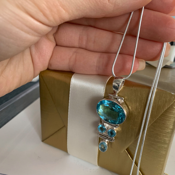 Gorgeous Faceted Blue Topaz 925 Pendant and Chain - Picture 6 of 7